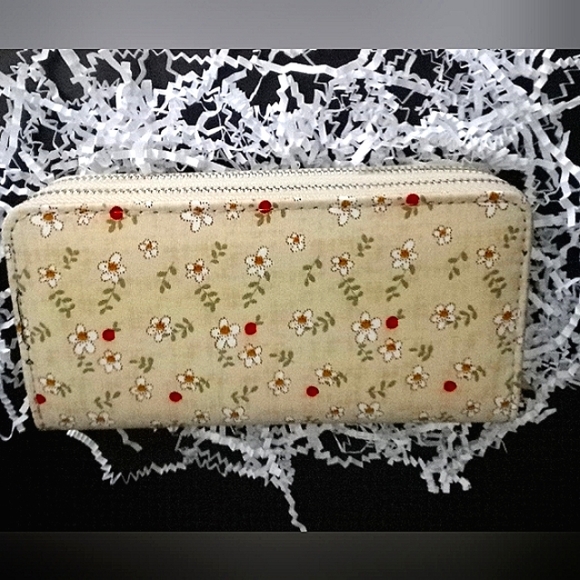 Super Cute Brushed Floral Spring & Summer Wallet / Wristlet - Picture 9 of 12